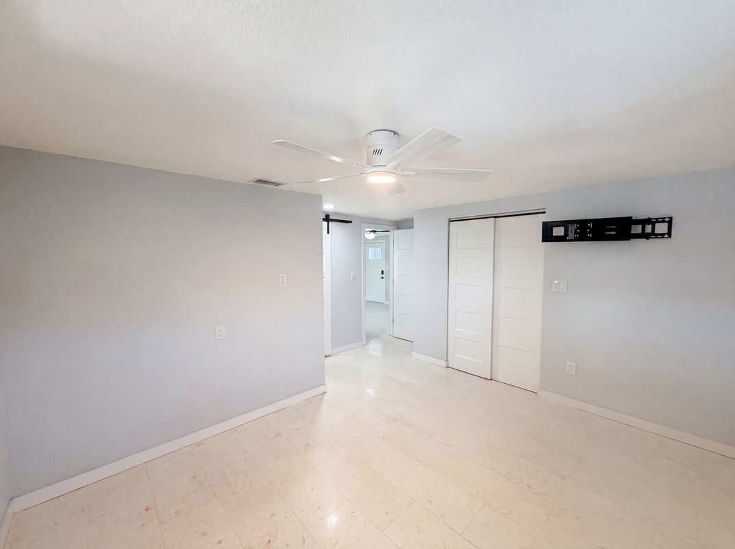 Photo 7 of 30 of 13638 Evelane Dr, Hudson, FL