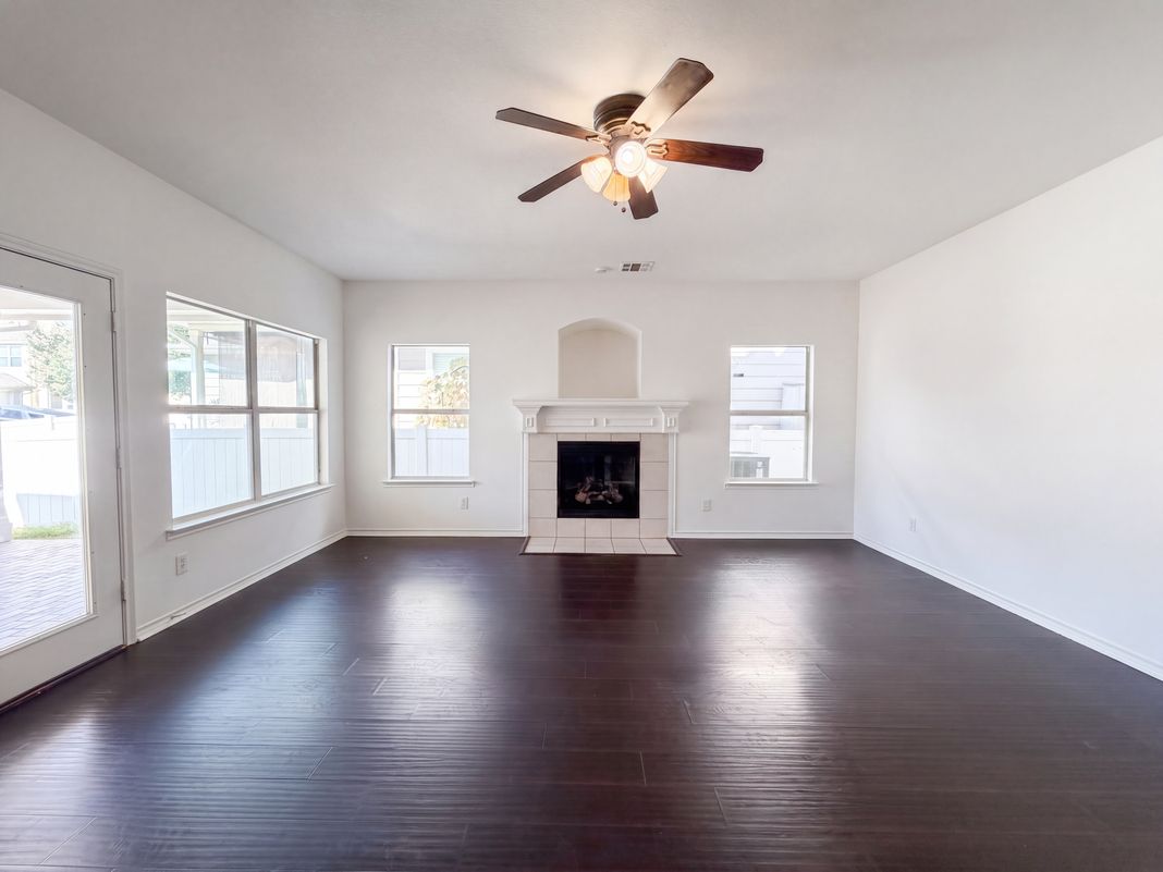 Photo 4 of 20 of 1232 Spanish Moss Dr, Savannah, TX