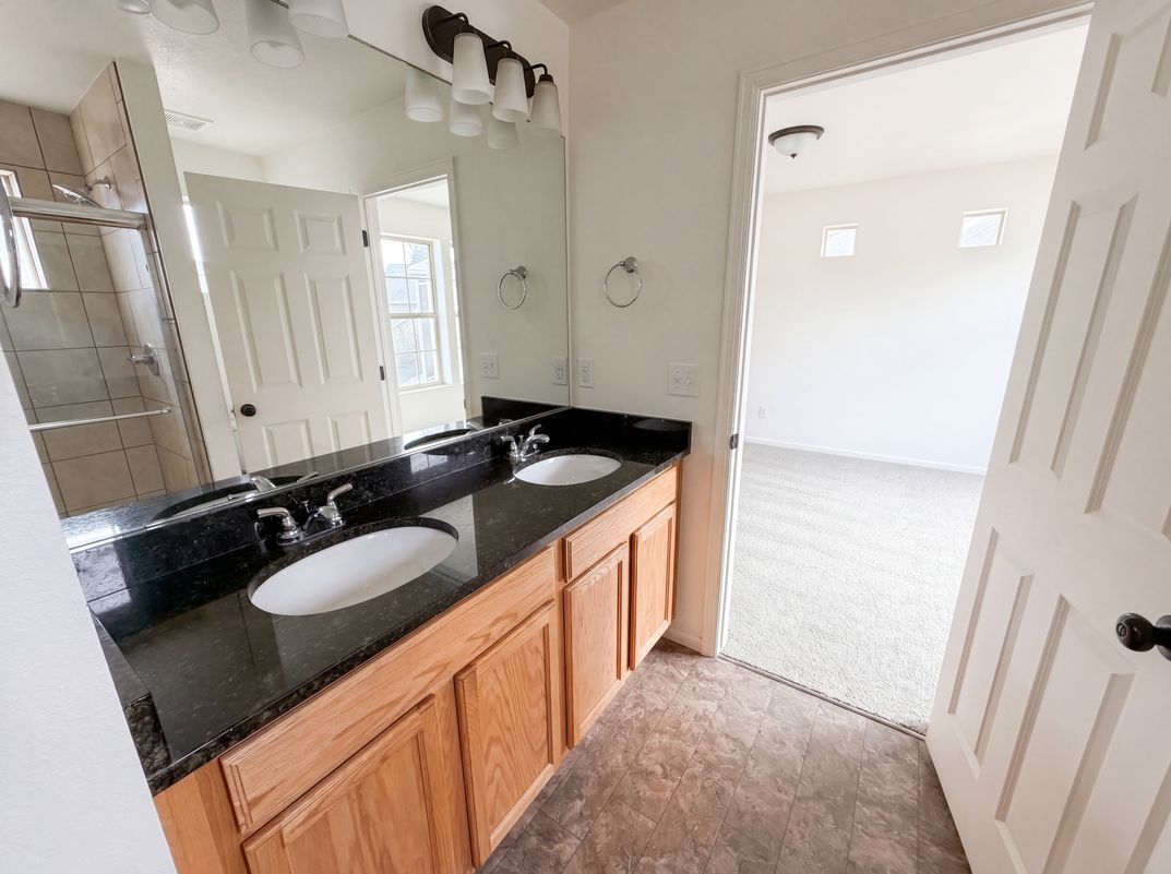 Photo 21 of 34 of 10186 Zeno St, Commerce City, CO