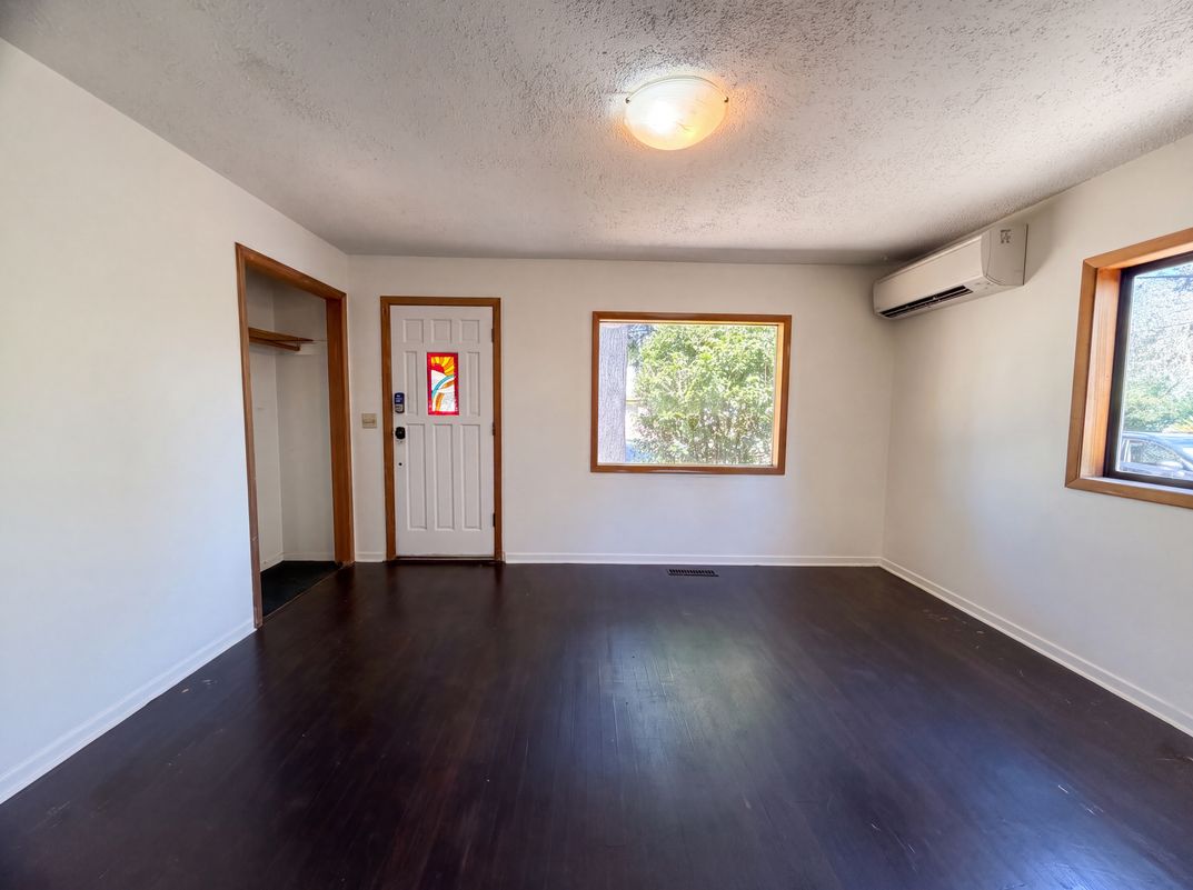 Photo 9 of 22 of 5926 SE Lexington St, Portland, OR