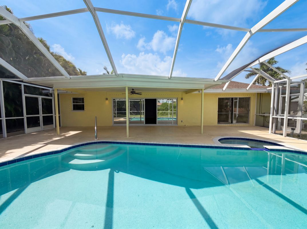 Photo 31 of 33 of 5644 Eichen Cir W, Fort Myers, FL