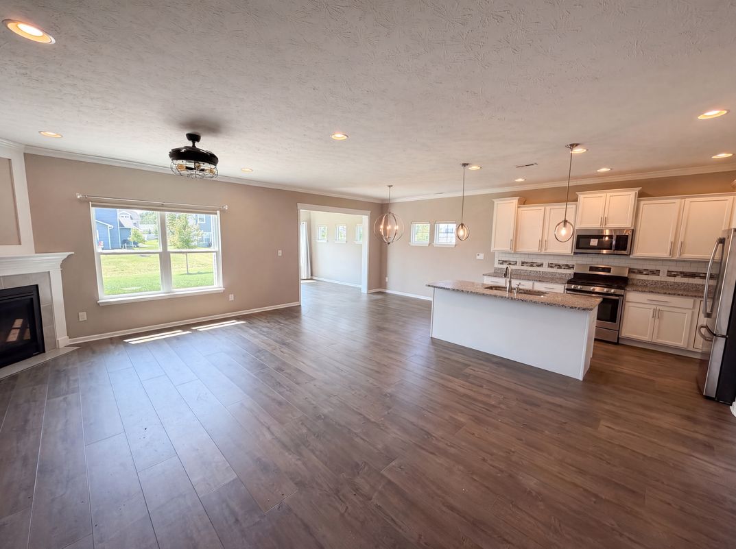 Photo 3 of 23 of 12325 Wright Ct, Noblesville, IN