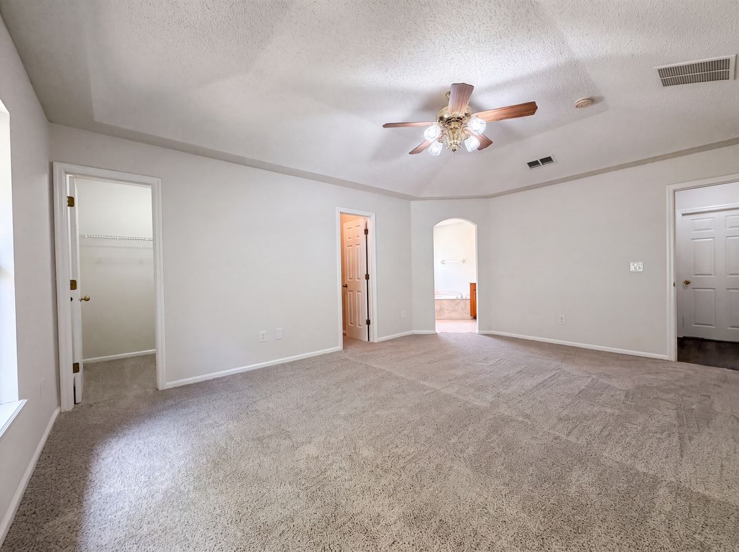 Photo 11 of 23 of 8436 Staplehurst Dr W, Jacksonville, FL