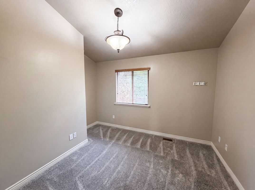 Photo 15 of 31 of 14496 S Fox Creek Dr, Herriman, UT