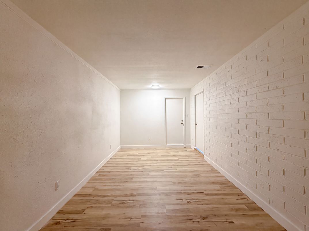 Photo 9 of 21 of 3132 W Bethany Home Rd, Phoenix, AZ