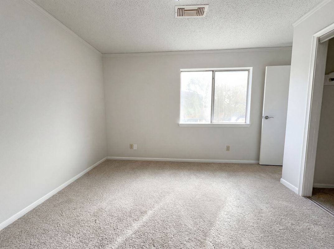 Photo 11 of 16 of 12300 Brookglade Cir, Houston, TX