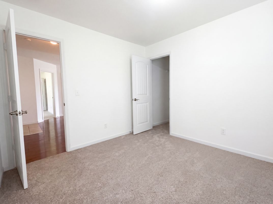 Photo 16 of 26 of 172 Bermuda Lakes Dr, Meridianville, AL