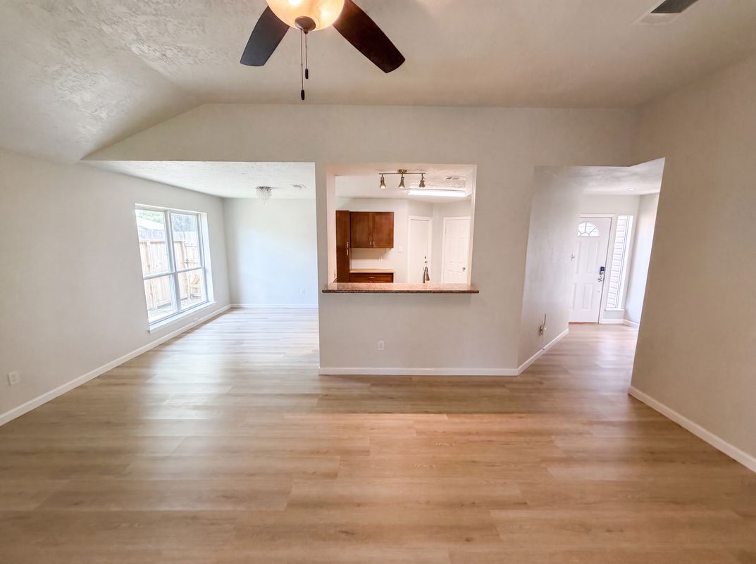 Photo 6 of 20 of 318 Floravista Dr, Webster, TX