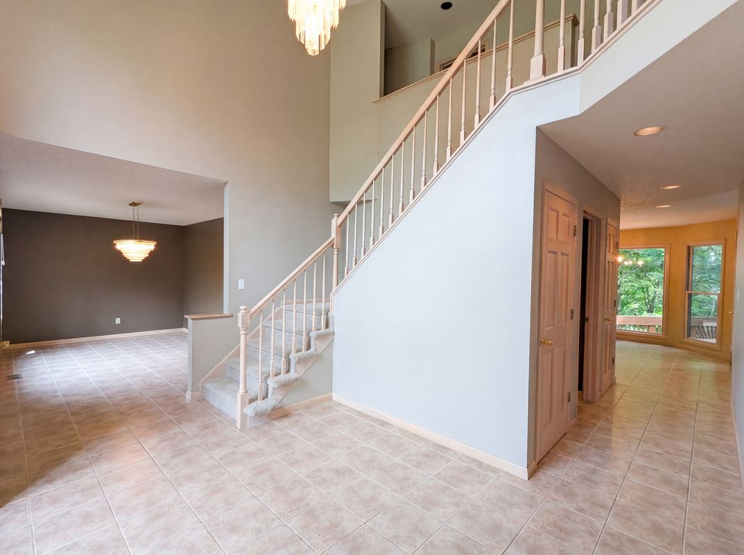 Photo 6 of 33 of 7550 James Dr, North Royalton, OH