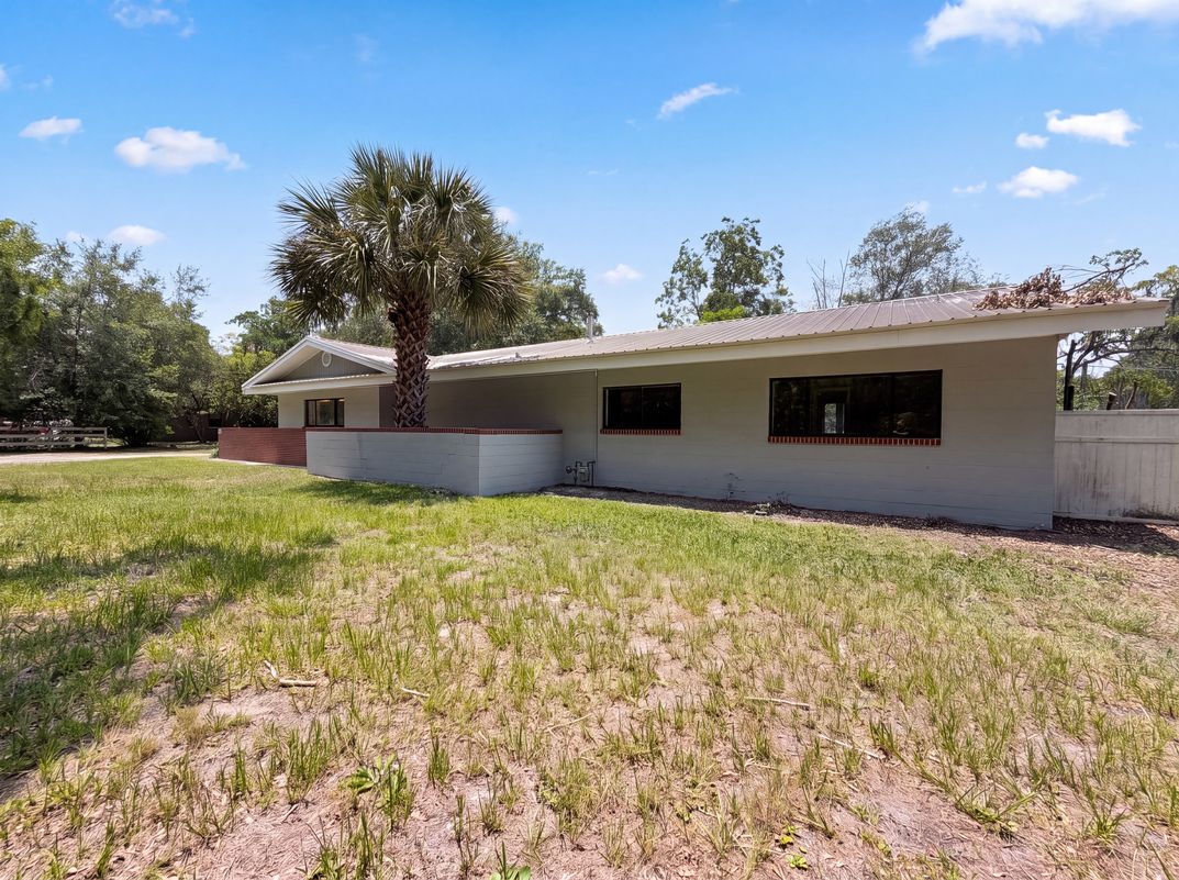 Photo 17 of 21 of 1605 Raiford Rd, Starke, FL