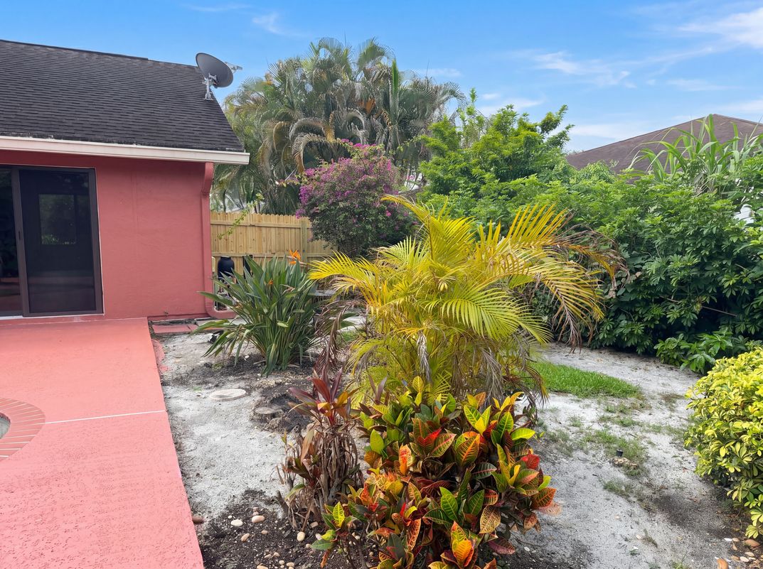 Photo 5 of 47 of 118 Waterway Rd, Royal Palm Beach, FL
