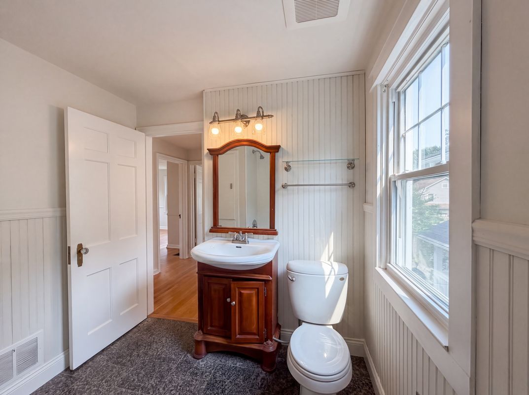 Photo 18 of 36 of 751 Grandon Ave, Columbus, OH