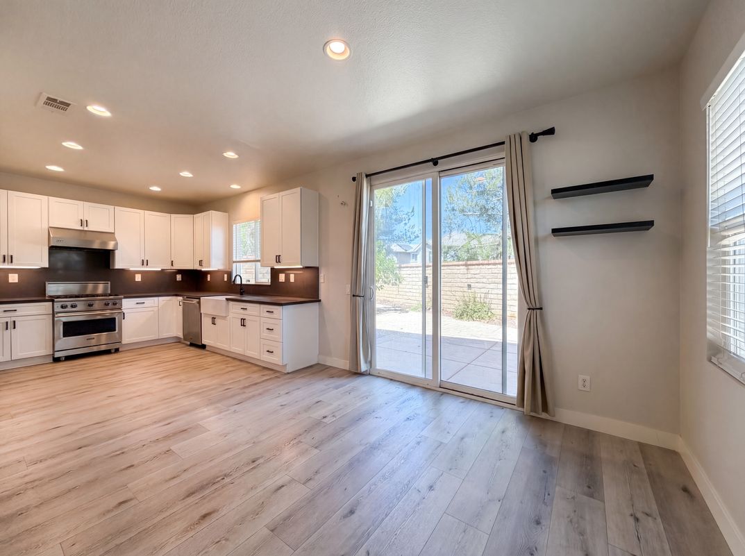 Photo 2 of 24 of 29206 Rio Lobo Way, Valencia, CA