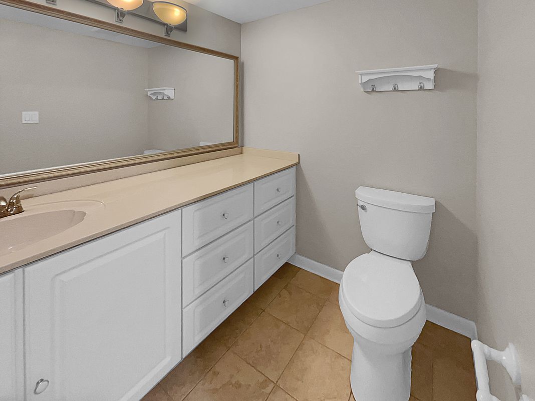 Photo 10 of 27 of 13516 Palmwood Ln, Tampa, FL