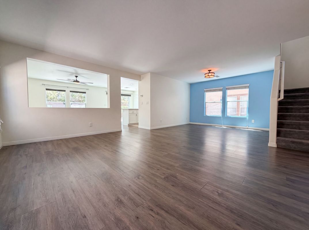 Property photo 3 of 928 Purdy Lodge St