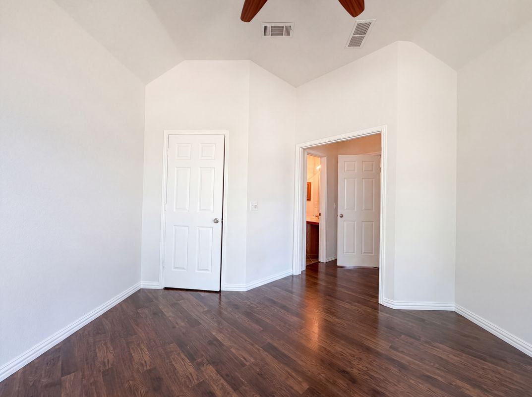Photo 18 of 25 of 1756 Hidden Brook Dr, Grand Prairie, TX