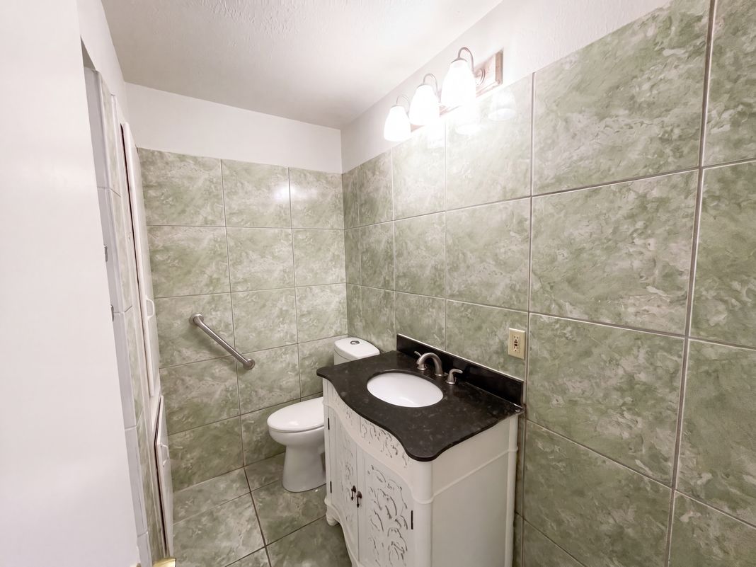 Photo 11 of 21 of 222 Colebrook Dr, San Antonio, TX