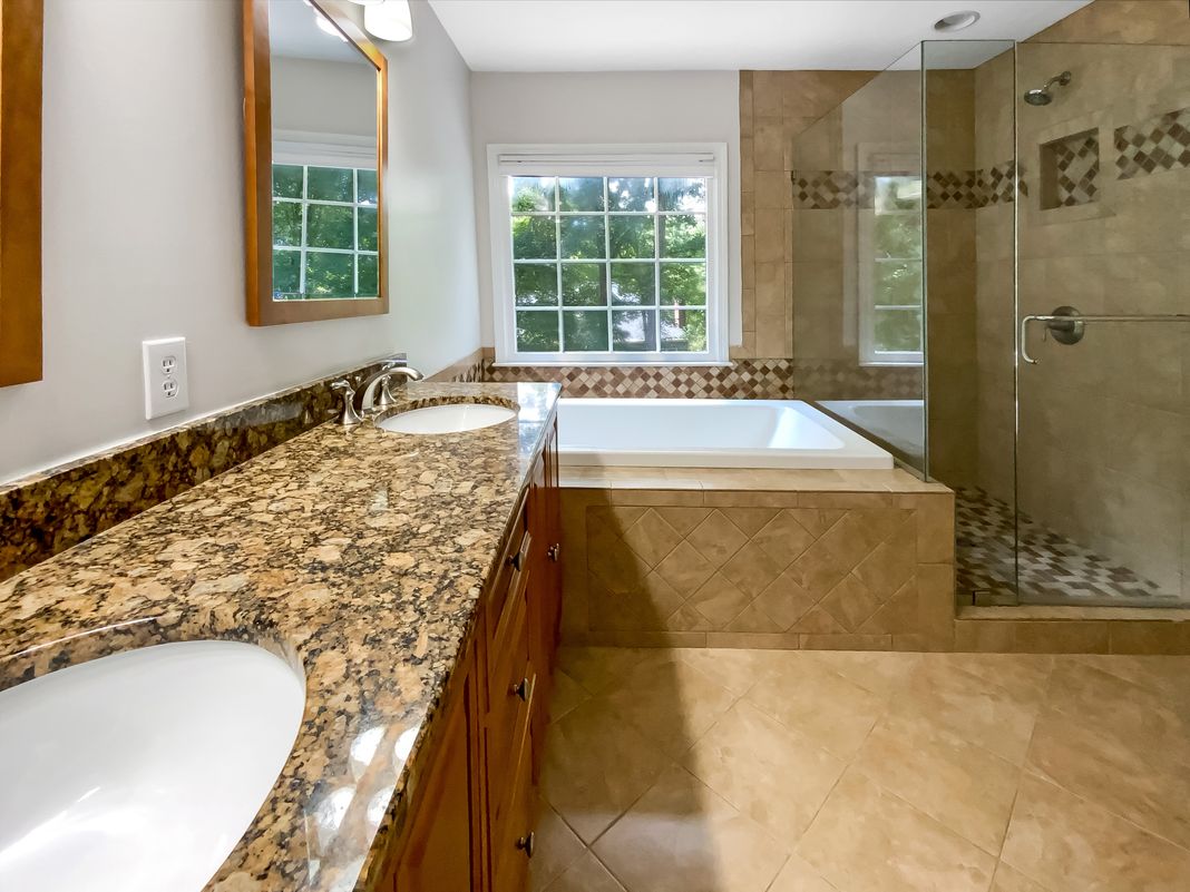 Photo 5 of 24 of 8806 Glenside St, Huntersville, NC