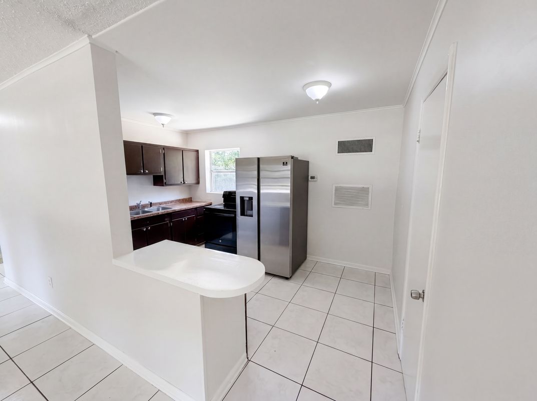 Photo 8 of 23 of 459 Notre Dame Dr, Altamonte Springs, FL
