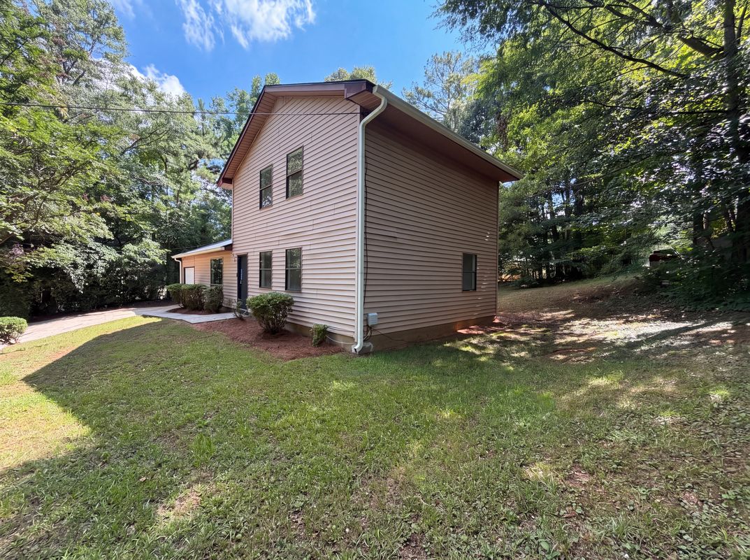 Photo 21 of 25 of 3808 Shane Ct, Ellenwood, GA