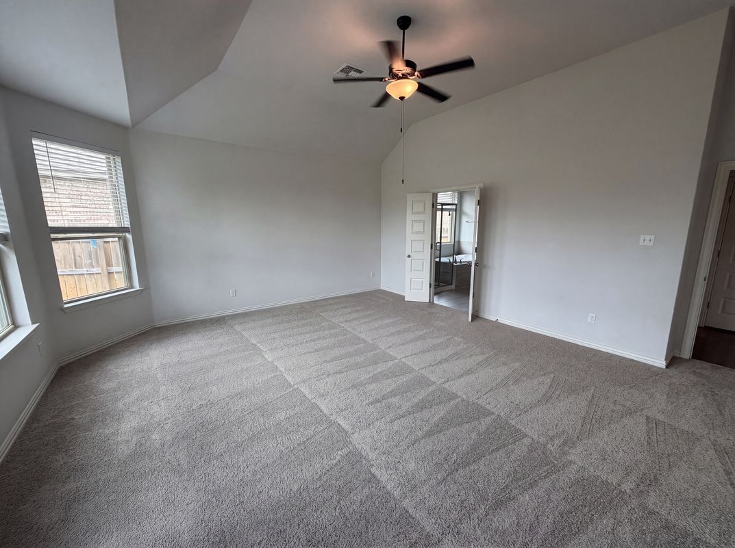 Photo 4 of 16 of 1308 Knowles Dr, Hutto, TX