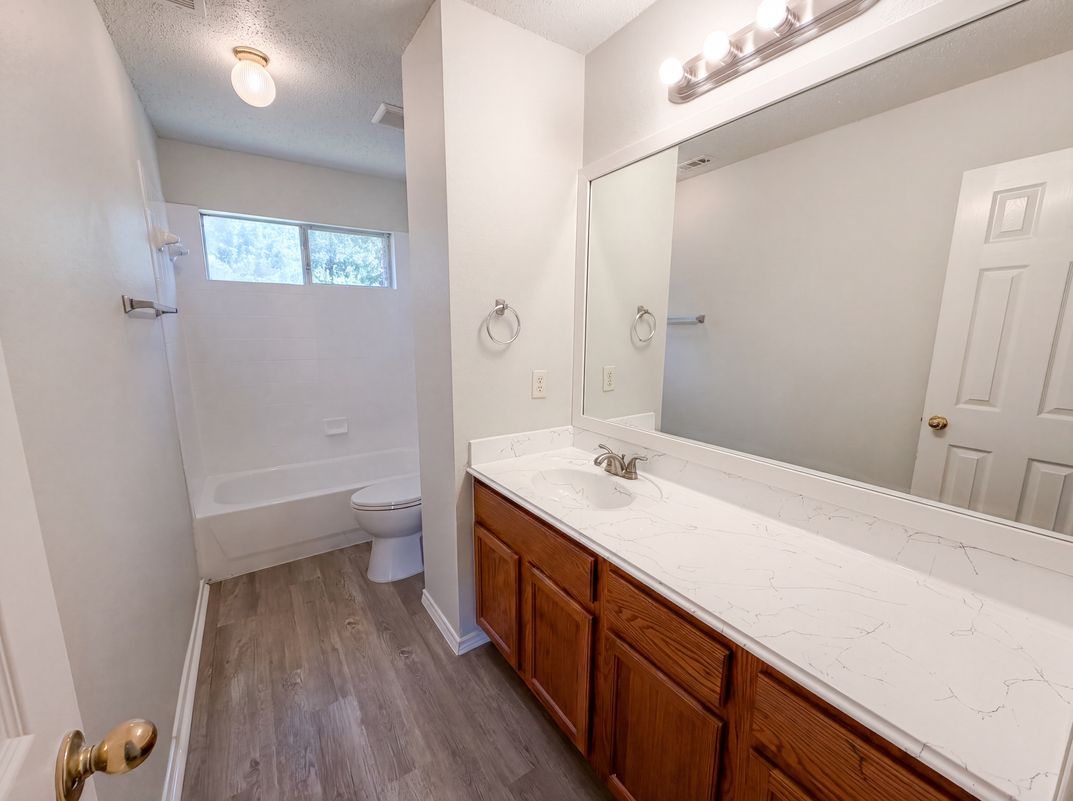 Photo 14 of 20 of 448 N Waterford Oaks Dr, Cedar Hill, TX