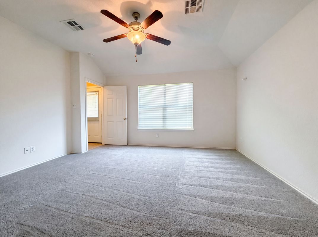 Photo 11 of 15 of 361 Saddlehorn Way, Cibolo, TX