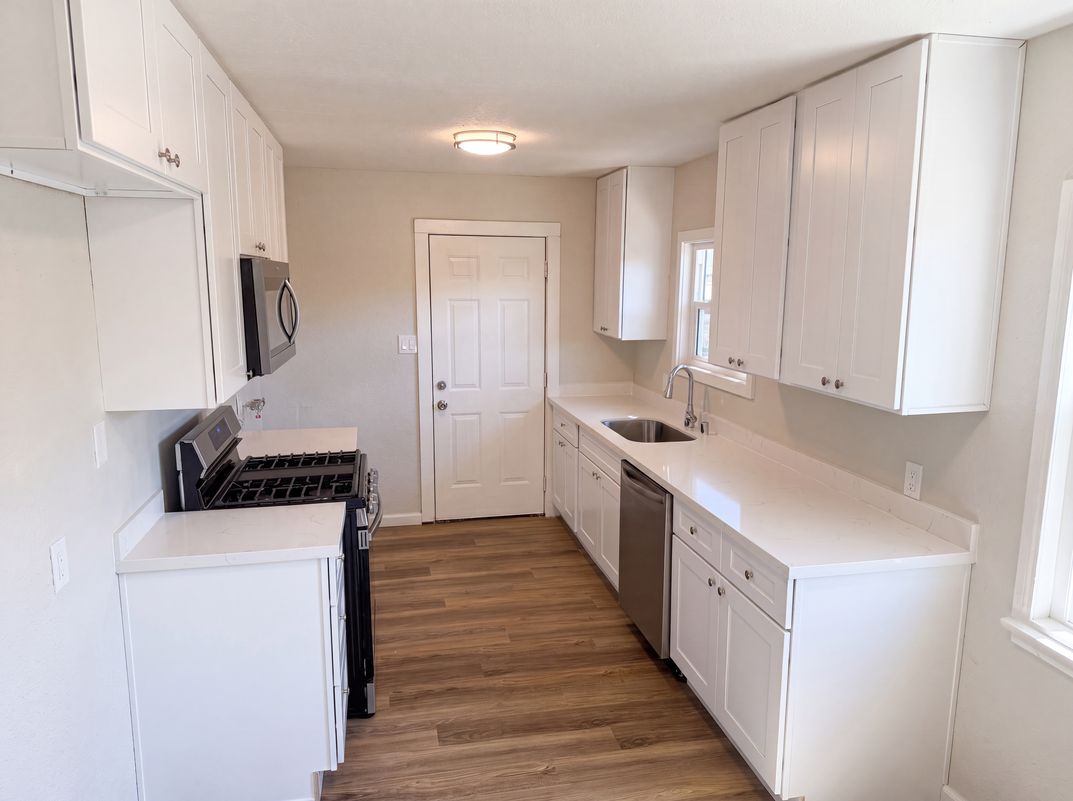 Photo 8 of 19 of 1374 El Nita Ln, Hemet, CA