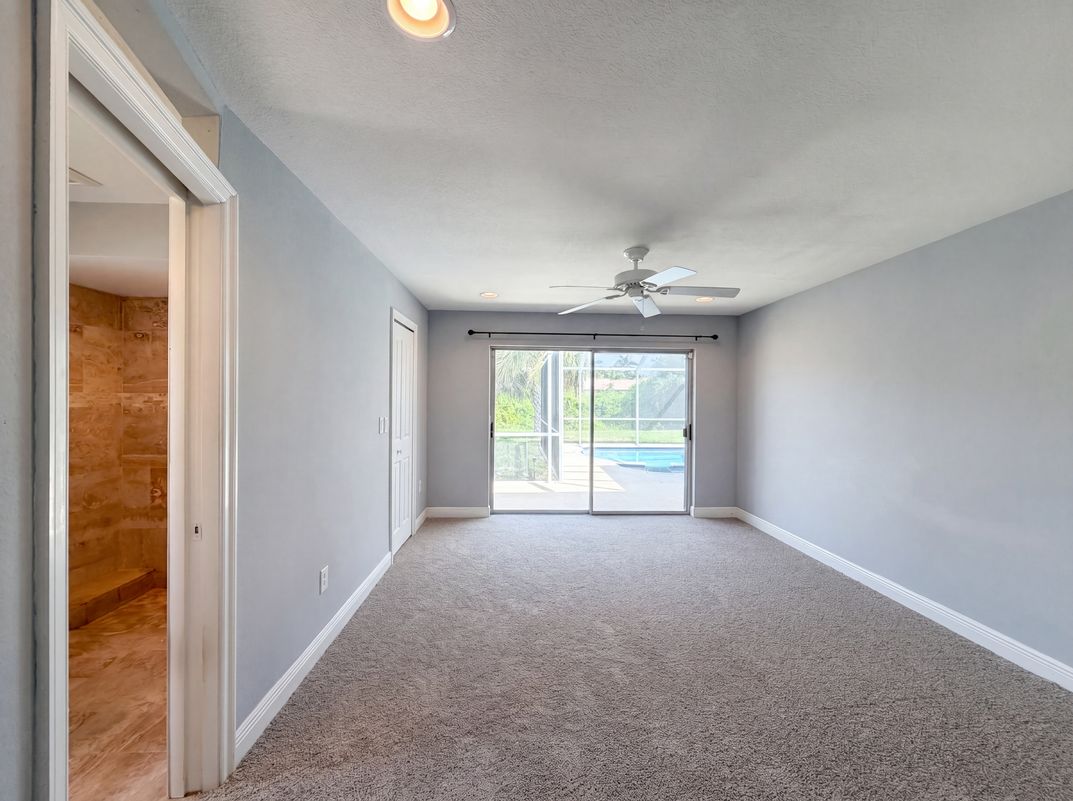 Photo 8 of 33 of 5644 Eichen Cir W, Fort Myers, FL