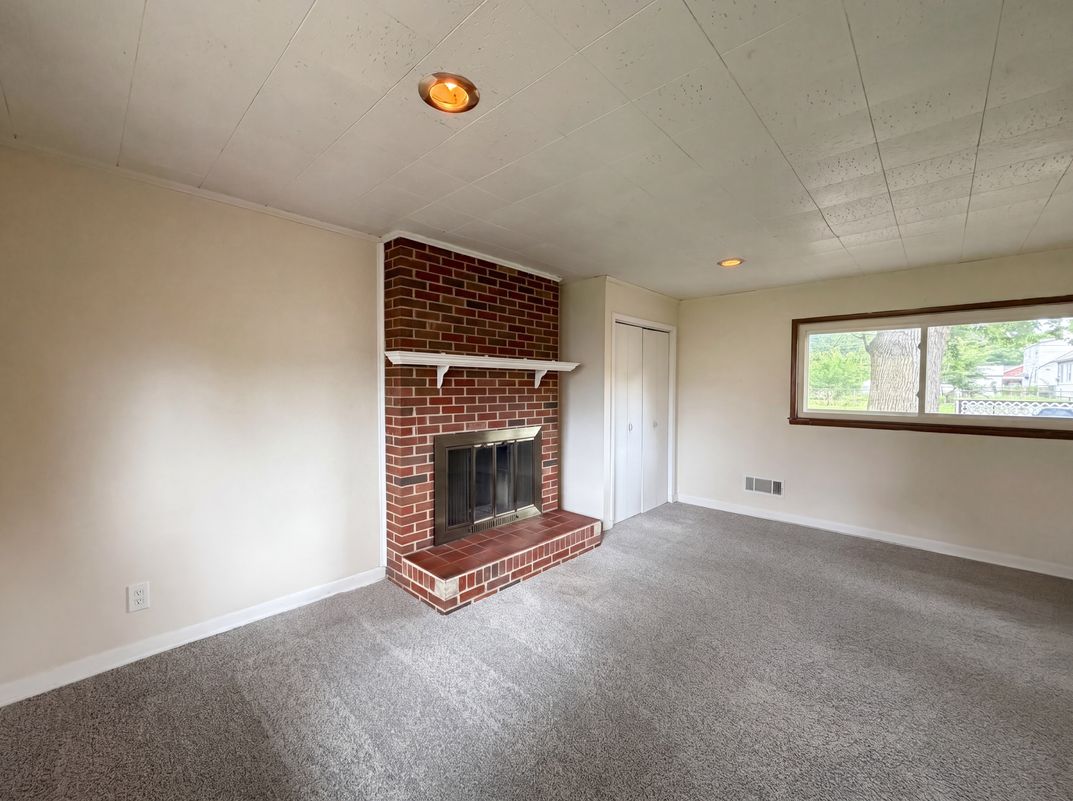Photo 10 of 21 of 1607 N 17th St, Belleville, IL
