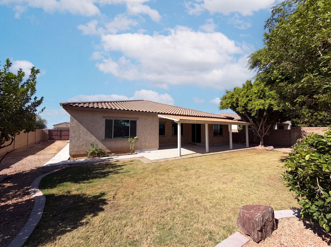 Photo 5 of 39 of 18136 W Devonshire Ave, Goodyear, AZ