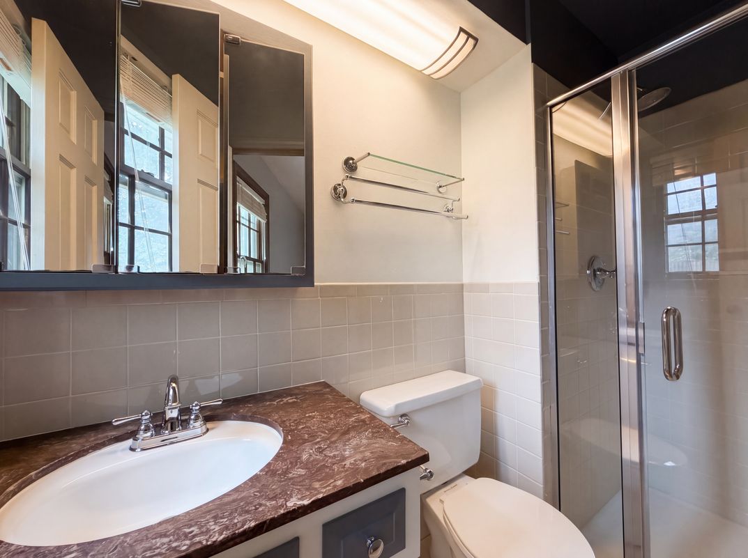 Photo 11 of 27 of 6916 N Overland Dr, Kansas City, MO