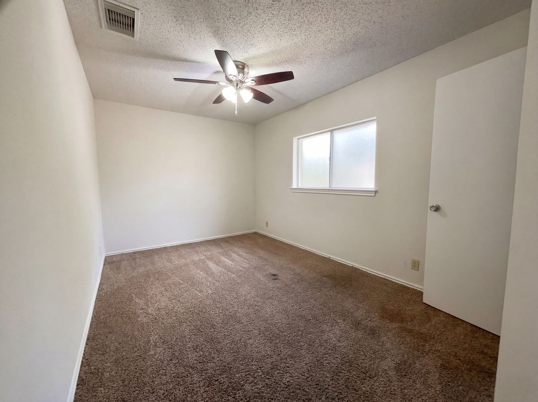 Photo 11 of 16 of 3741 Candlebluff Dr, San Antonio, TX