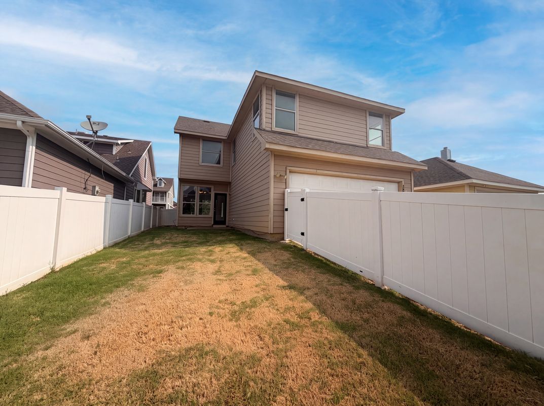 Photo 5 of 28 of 10312 Franklin Dr, Providence Village, TX