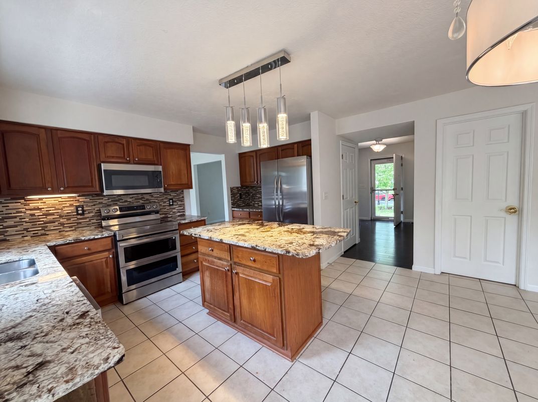 Photo 13 of 44 of 7966 Lazelle Woods Dr, Westerville, OH