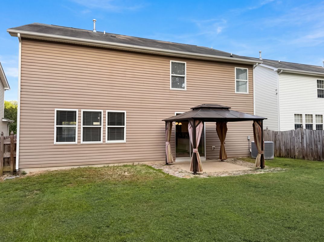Photo 5 of 19 of 1812 Devonridge Dr, Fuquay Varina, NC