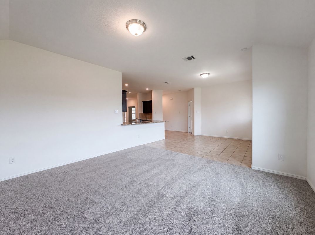 Photo 3 of 16 of 748 Wylie St, Crowley, TX