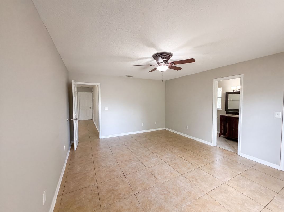 Photo 4 of 29 of 17802 Jefferson St, Oakland, FL