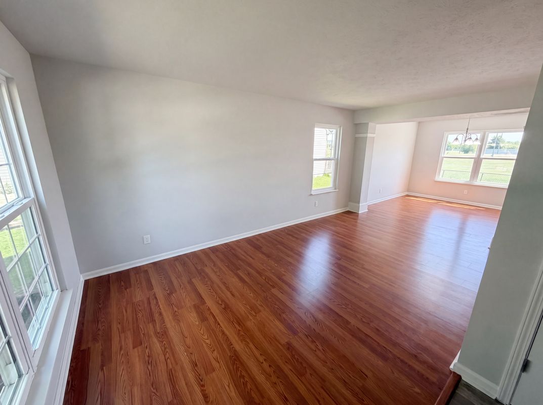 Photo 10 of 28 of 2219 Rolling Oak Dr, Indianapolis, IN