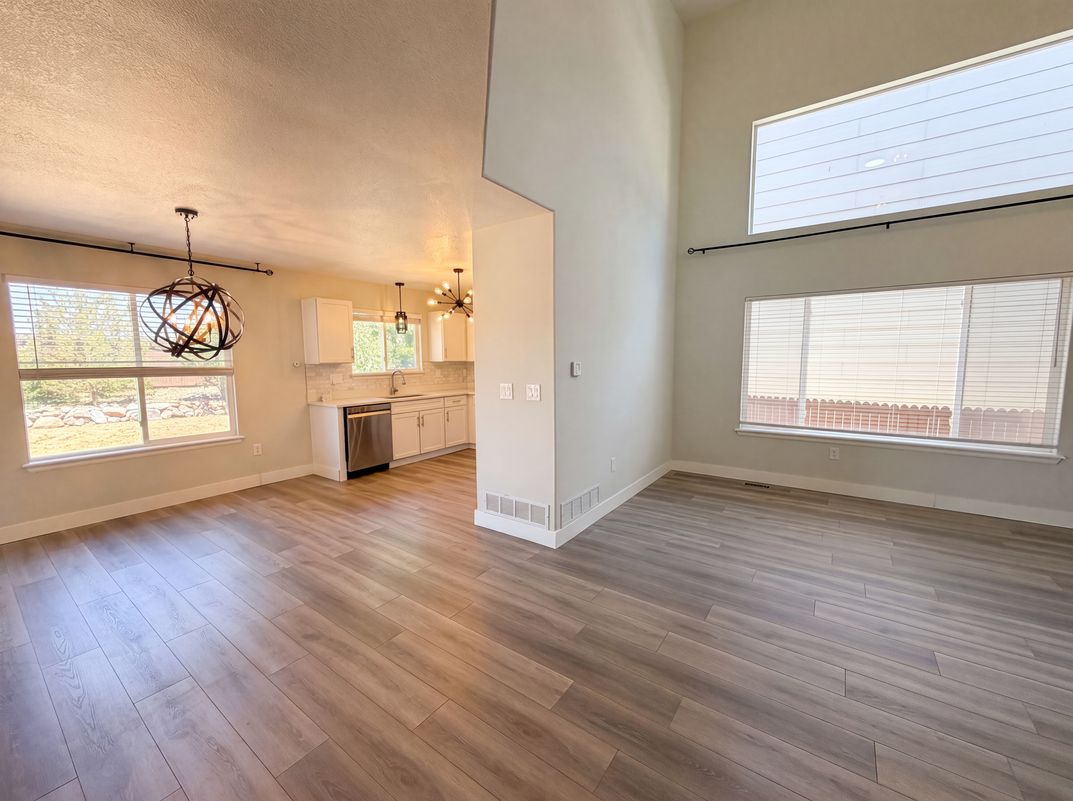 Photo 3 of 23 of 9379 W Ute Dr, Littleton, CO