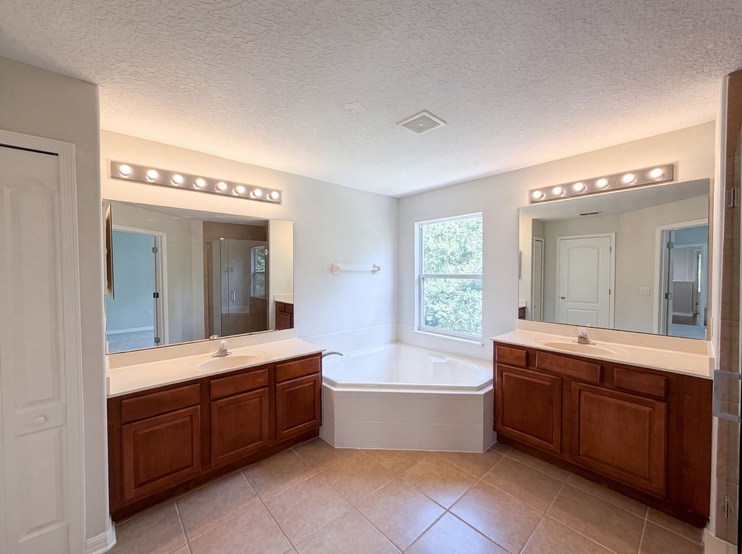Photo 9 of 39 of 12706 Grovehurst Ave, Winter Garden, FL