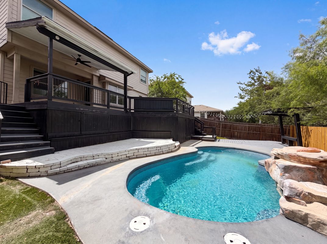 Photo 16 of 19 of 10602 Springwood Sq, Universal City, TX