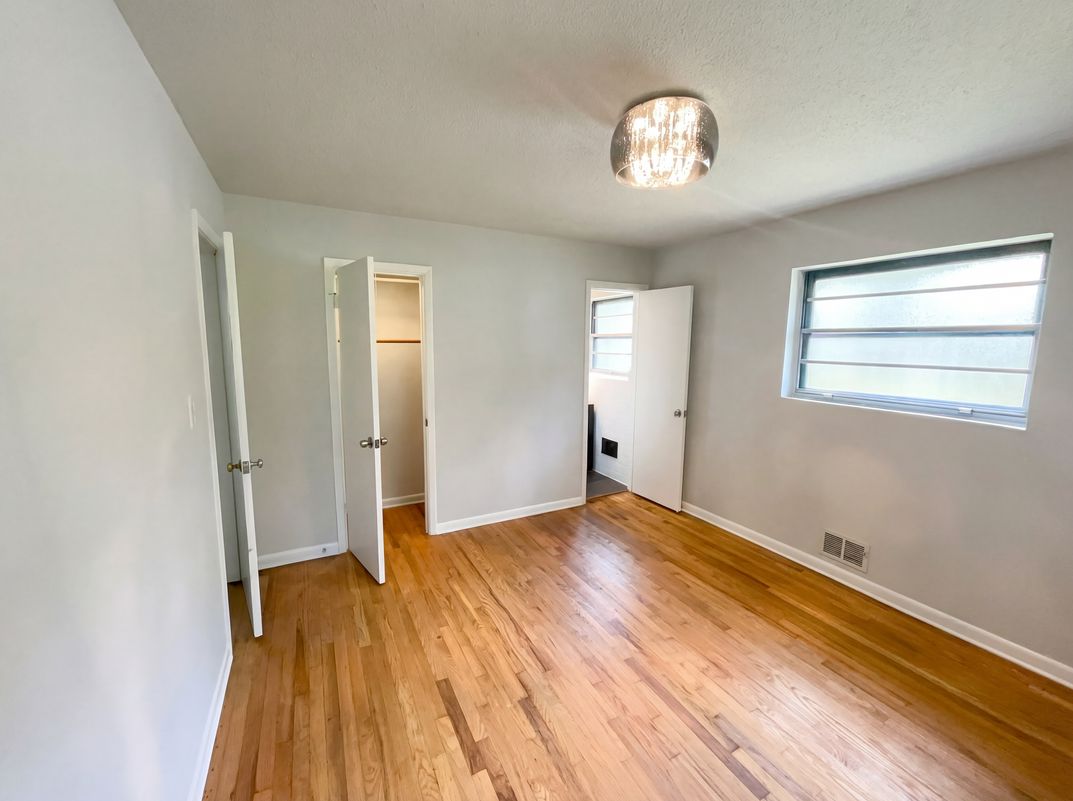 Photo 4 of 19 of 2855 Jerome Rd, Atlanta, GA