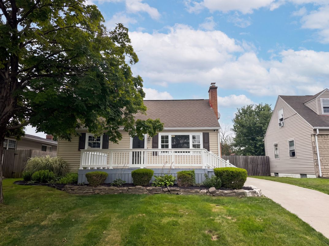 Photo 18 of 25 of 651 Raleigh Dr, Columbus, OH