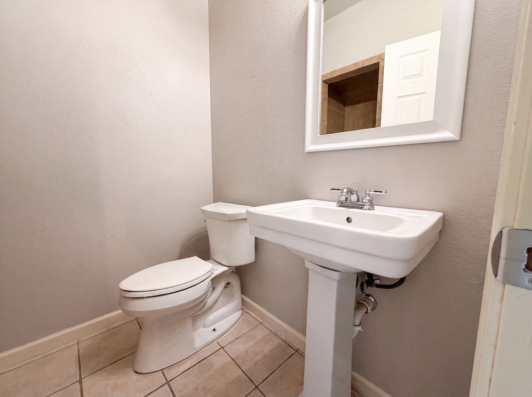 Photo 11 of 16 of 40 Chapel Hill Cir, San Antonio, TX