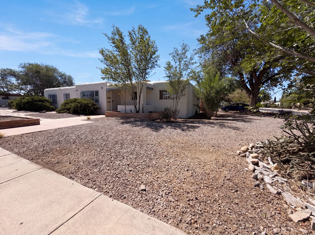 Photo 17 of 21 of 700 Dakota St SE, Albuquerque, NM