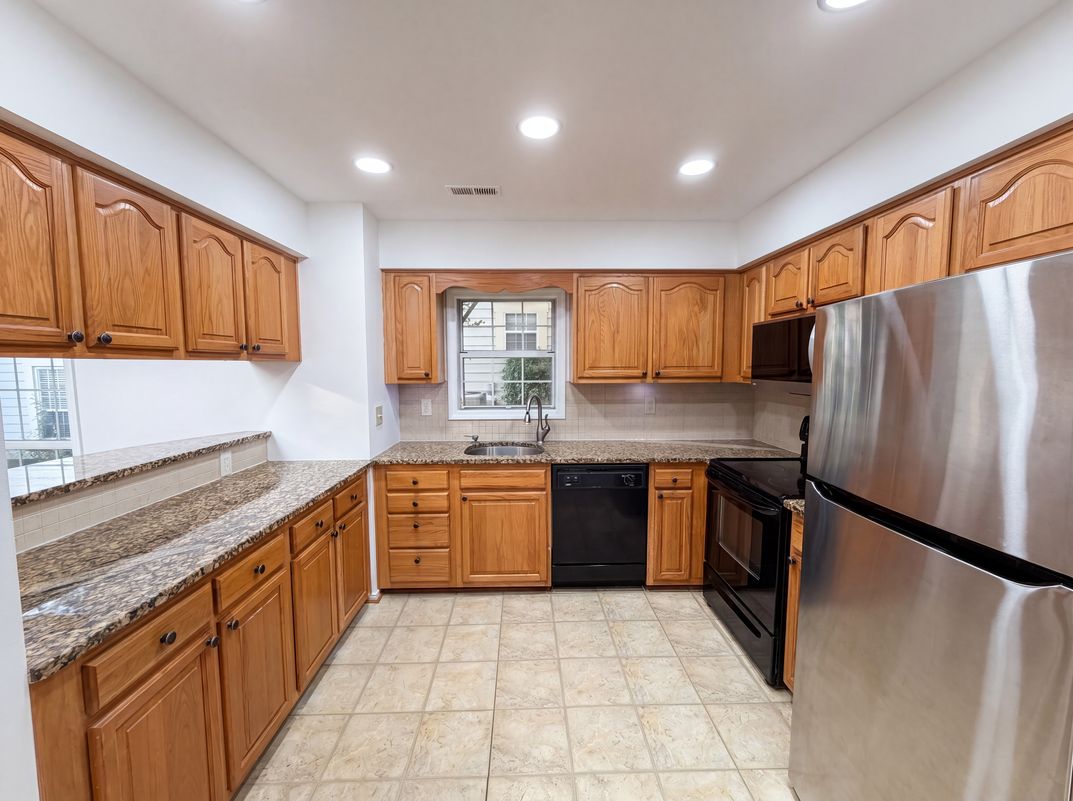 Photo 6 of 27 of 8509 Ivoryton Way, Montgomery Village, MD
