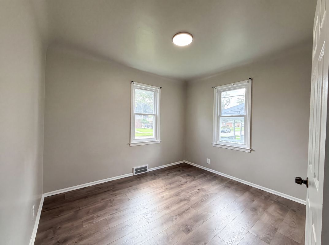 Photo 6 of 20 of 6455 Norborne Ave, Dearborn Heights, MI