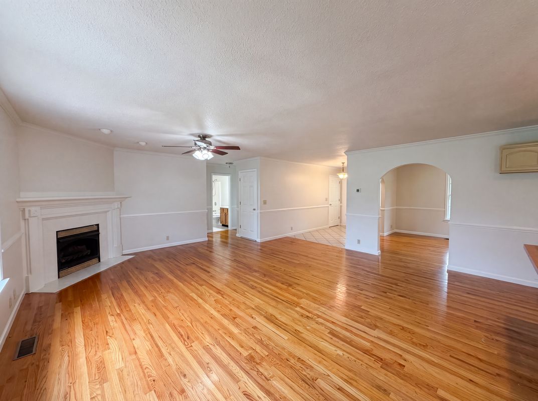Photo 21 of 37 of 3146 Lora Dr, Maryville, TN