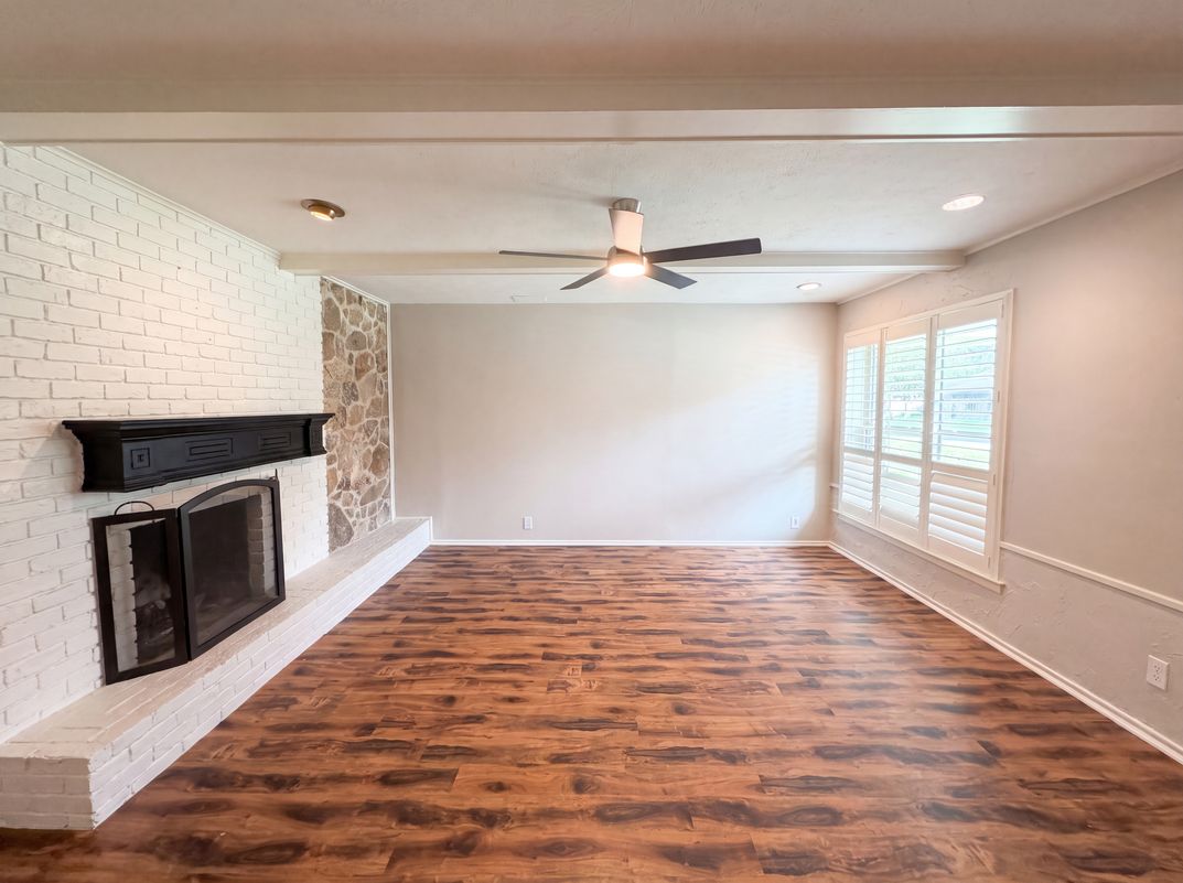 Photo 9 of 22 of 1618 Woodcrest Ln, Carrollton, TX